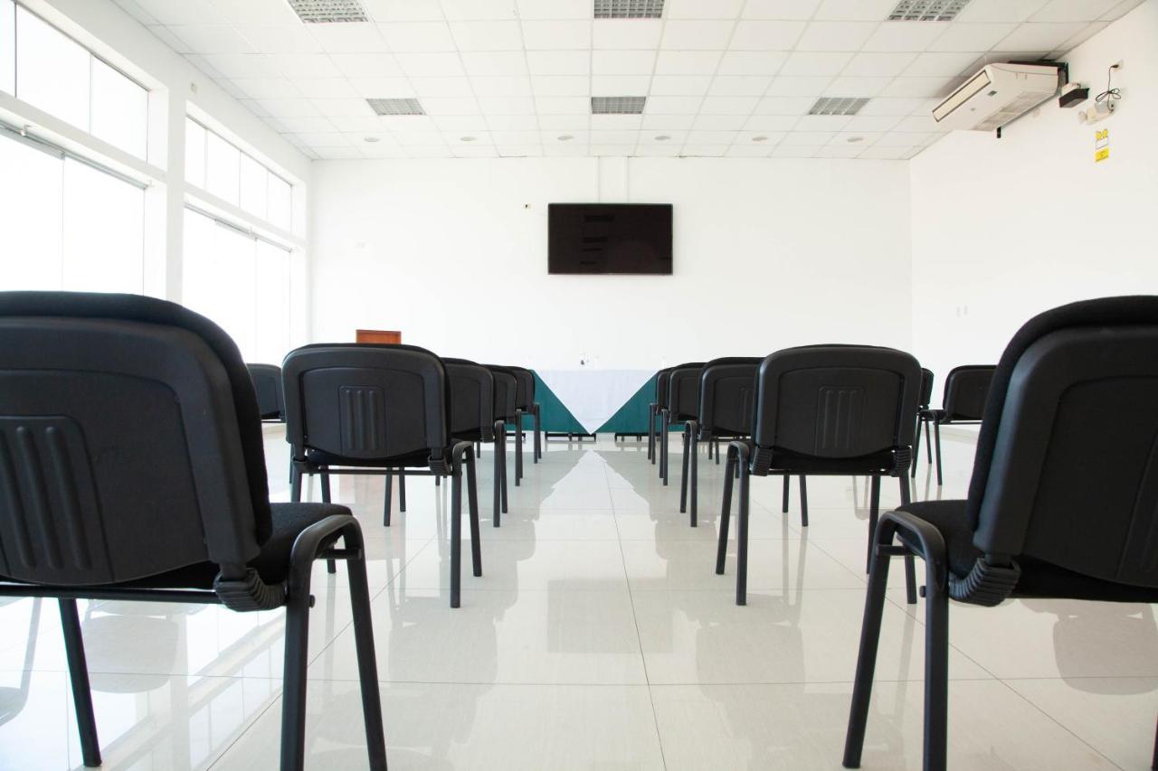 Holiday Suites Tacna Buitenkant foto