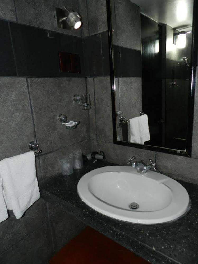 Holiday Suites Tacna Buitenkant foto
